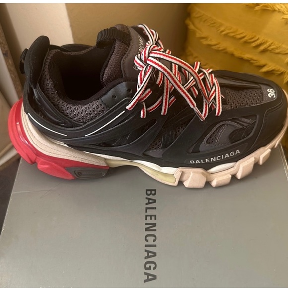 BALENCIAGA TRACK ORIGINALS ( MUST GO) HARD FINDS - Picture 1 of 6